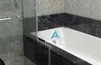 Imagem: O apartamento possui 3 Dormitórios, 1 Banheiro, 4 Vagas na