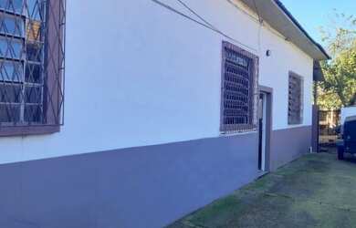 Imagem: A casa possui 2 Dormitórios, 1 Banheiro, 1 Vaga na garagem