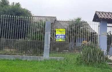 Imagem: A casa possui 3 Dormitórios, 1 Banheiro, 3 Vagas na garagem