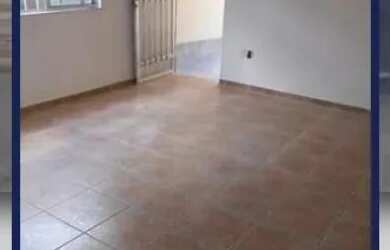 Imagem: A casa possui 4 Dormitórios, 3 Banheiros, 1 Vaga na garagem