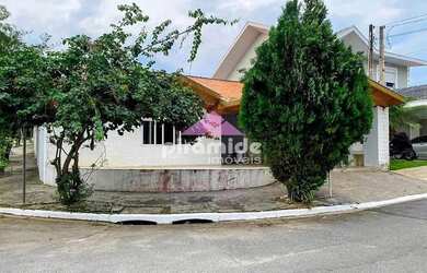 Imagem: A casa em condomínio possui 3 Dormitórios, 2 Banheiros, 3