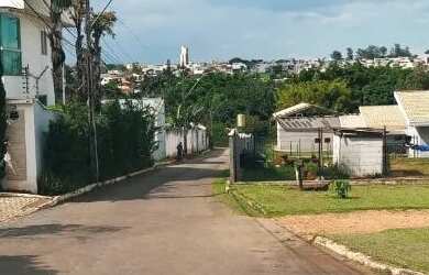 Imagem: A casa em condomínio possui 3 Dormitórios, 2 Banheiros, 2