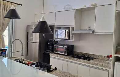 Imagem: A casa em condomínio possui 3 Dormitórios, 4 Banheiros, 2