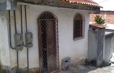 Imagem: A casa possui 2 Dormitórios, 3 Banheiros, 1 Vaga na garagem