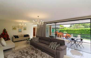 Imagem: A casa em condomínio possui 3 Dormitórios, 4 Banheiros, 4