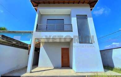 Imagem: A casa possui 2 Dormitórios, 3 Banheiros, 2 Vagas na garagem