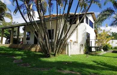 Imagem: A casa possui 3 Dormitórios, 3 Banheiros, 1 Vaga na garagem
