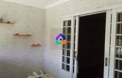 Imagem: A casa possui 3 Dormitórios, 2 Banheiros, 100m² de Área e