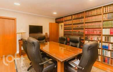 Imagem 2: Casa à venda em Menino Deus com 300 m², 8 quartos, 4 suítes, 9 vagas