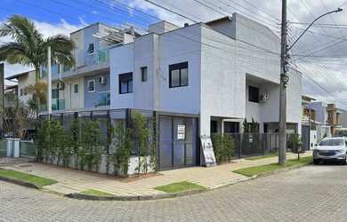 Imagem: A casa possui 4 Dormitórios, 1 Banheiro, 1 Vaga na garagem