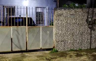 Imagem: A casa possui 3 Dormitórios, 3 Banheiros, 1 Vaga na garagem