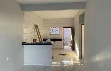 Imagem: A casa possui 2 Dormitórios, 2 Banheiros, 1 Vaga na garagem