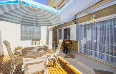 Imagem: A casa possui 3 Dormitórios, 4 Banheiros, 3 Vagas na garagem