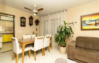 Imagem: A casa possui 2 Dormitórios, 1 Banheiro, 2 Vagas na garagem