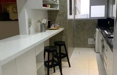 Imagem: O apartamento possui 2 Dormitórios, 1 Banheiro, 1 Vaga na garagem