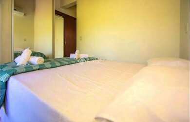 Imagem 3: Casa com amplo terreno na Praia do Rosa - Conforto e localização privilegiada