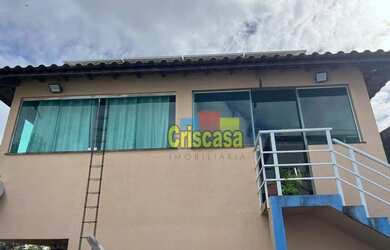 Imagem: A casa possui 4 Dormitórios, 1 Banheiro, 2 Vagas na garagem