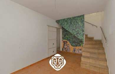 Imagem: O depósito possui 2 Vagas na garagem, 162m² de Área e está