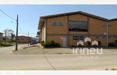 Imagem: O depósito possui 375m² de Área e está localizado em Araquari