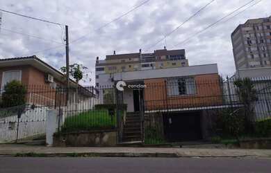 Imagem: A casa possui 3 Dormitórios, 2 Banheiros, 1 Vaga na garagem