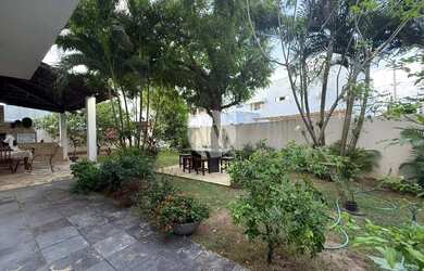 Imagem: A casa possui 5 Dormitórios, 5 Banheiros, 4 Vagas na garagem