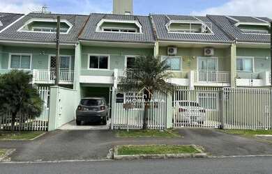 Imagem: A casa possui 3 Dormitórios, 4 Banheiros, 3 Vagas na garagem