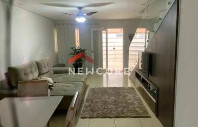 Imagem: A casa possui 3 Dormitórios, 3 Banheiros, 2 Vagas na garagem