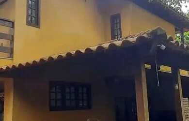 Imagem: A casa possui 4 Dormitórios, 4 Banheiros, 2 Vagas na garagem