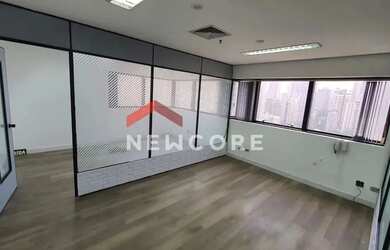 Imagem: O depósito possui 1 Vaga na garagem, 46m² de Área e está