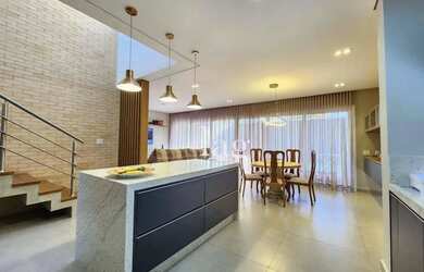 Imagem: A casa em condomínio possui 3 Dormitórios, 5 Banheiros, 4