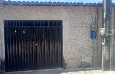 Imagem: A casa possui 3 Dormitórios, 2 Banheiros e 1 Vaga na garagem