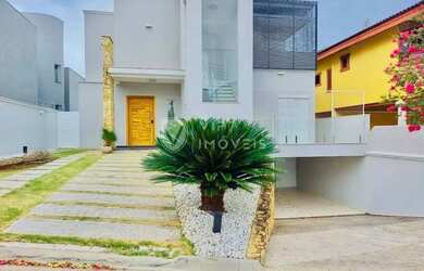 Imagem: A casa em condomínio possui 5 Dormitórios, 5 Banheiros, 5