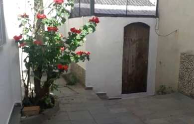 Imagem: A casa possui 5 Dormitórios, 3 Banheiros, 2 Vagas na garagem