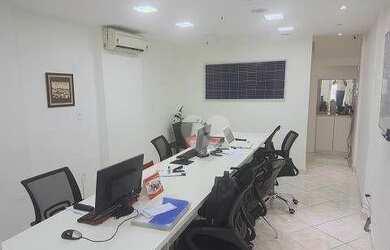 Imagem: O depósito possui 1 Vaga na garagem, 58m² de Área e está