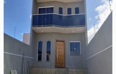 Imagem: A casa e está localizado em Santarenzinho, Santarém à venda