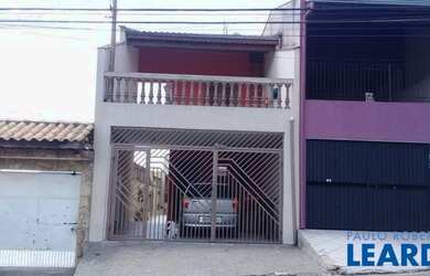 Imagem: A casa possui 4 Dormitórios, 2 Banheiros, 2 Vagas na garagem