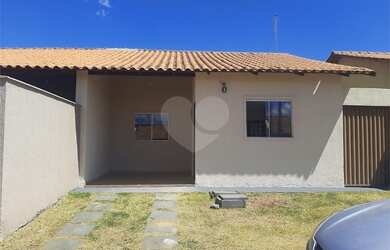 Imagem: A casa possui 2 Dormitórios, 1 Banheiro, 1 Vaga na garagem