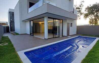 Imagem: A casa em condomínio possui 4 Dormitórios, 4 Banheiros, 4