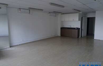 Imagem: O depósito possui 1 Vaga na garagem, 76m² de Área e está