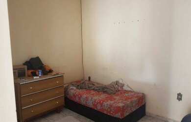 Imagem: A casa possui 2 Dormitórios, 1 Banheiro, 1 Vaga na garagem