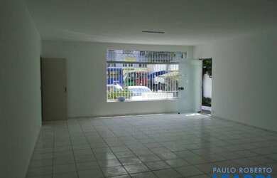 Imagem: O depósito possui 5 Vagas na garagem, 452m² de Área e está