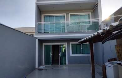 Imagem: A casa possui 4 Dormitórios, 3 Banheiros, 1 Vaga na garagem