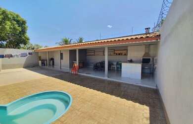 Imagem: A casa possui 4 Dormitórios, 3 Banheiros, 600m² de Área e