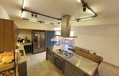 Imagem: A casa em condomínio possui 5 Dormitórios, 5 Banheiros, 2