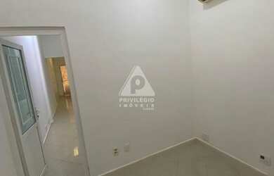 Imagem: O depósito possui 1 Vaga na garagem e 51m² de Área e está