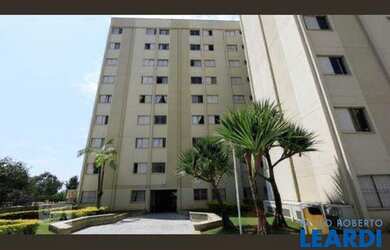 Imagem: O apartamento possui 3 Dormitórios, 1 Banheiro, 1 Vaga na garagem