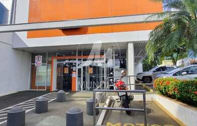 Imagem: O depósito possui 5 Vagas na garagem e 385m² de Área e está