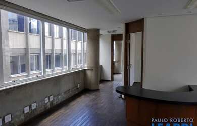 Imagem: O depósito para alugar possui 4 Vagas na garagem e 120m² de