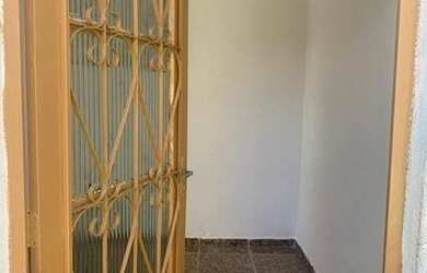 Imagem: A casa possui 2 Dormitórios, 2 Banheiros, 1 Vaga na garagem