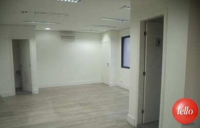 Imagem: O depósito possui 1 Vaga na garagem e 37m² de Área e está